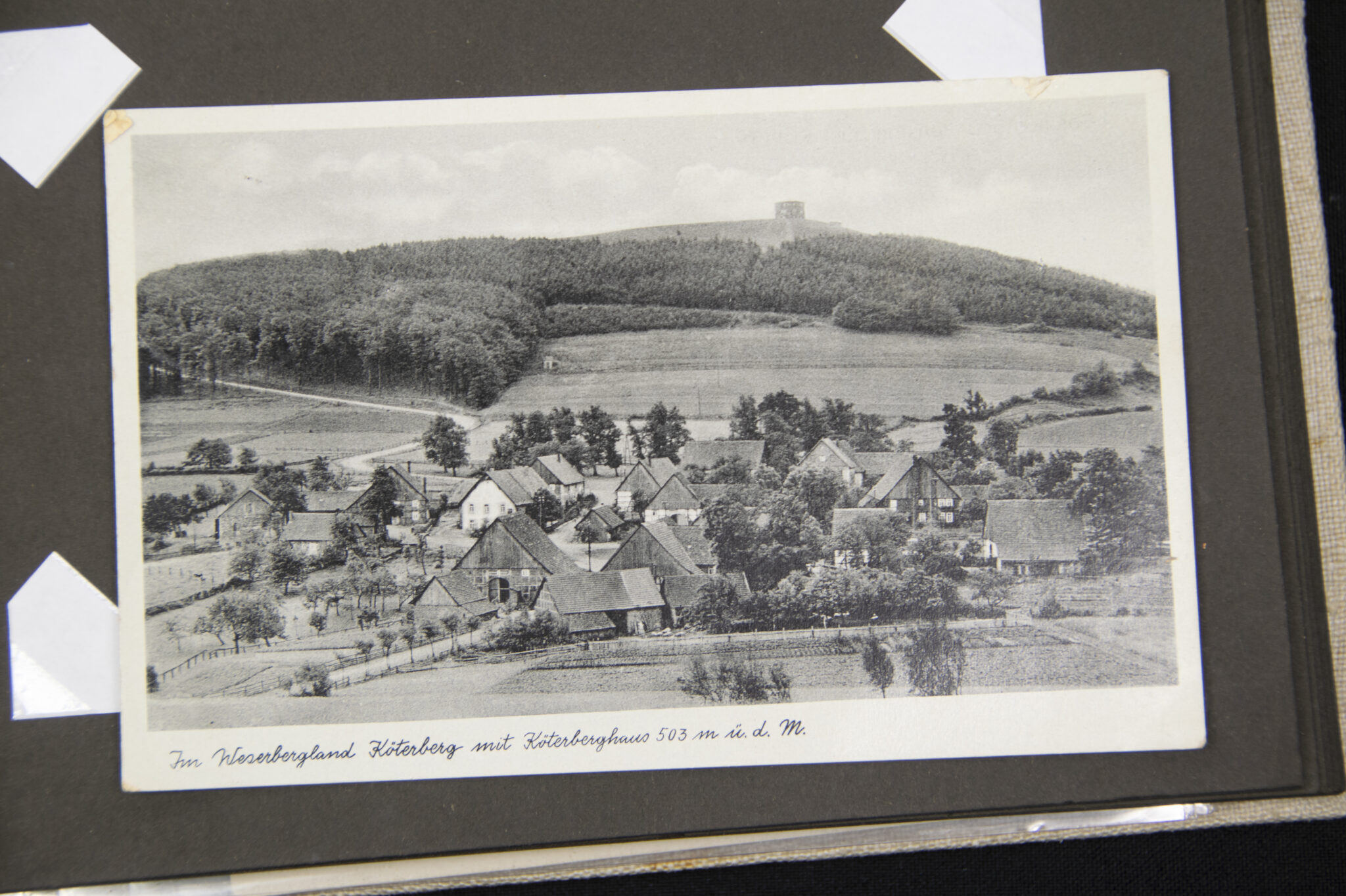 Deutsche Rote Kreuz (DRK) photoalbum with a collection of german postcards + photos + WHW tags, etc - Image 110
