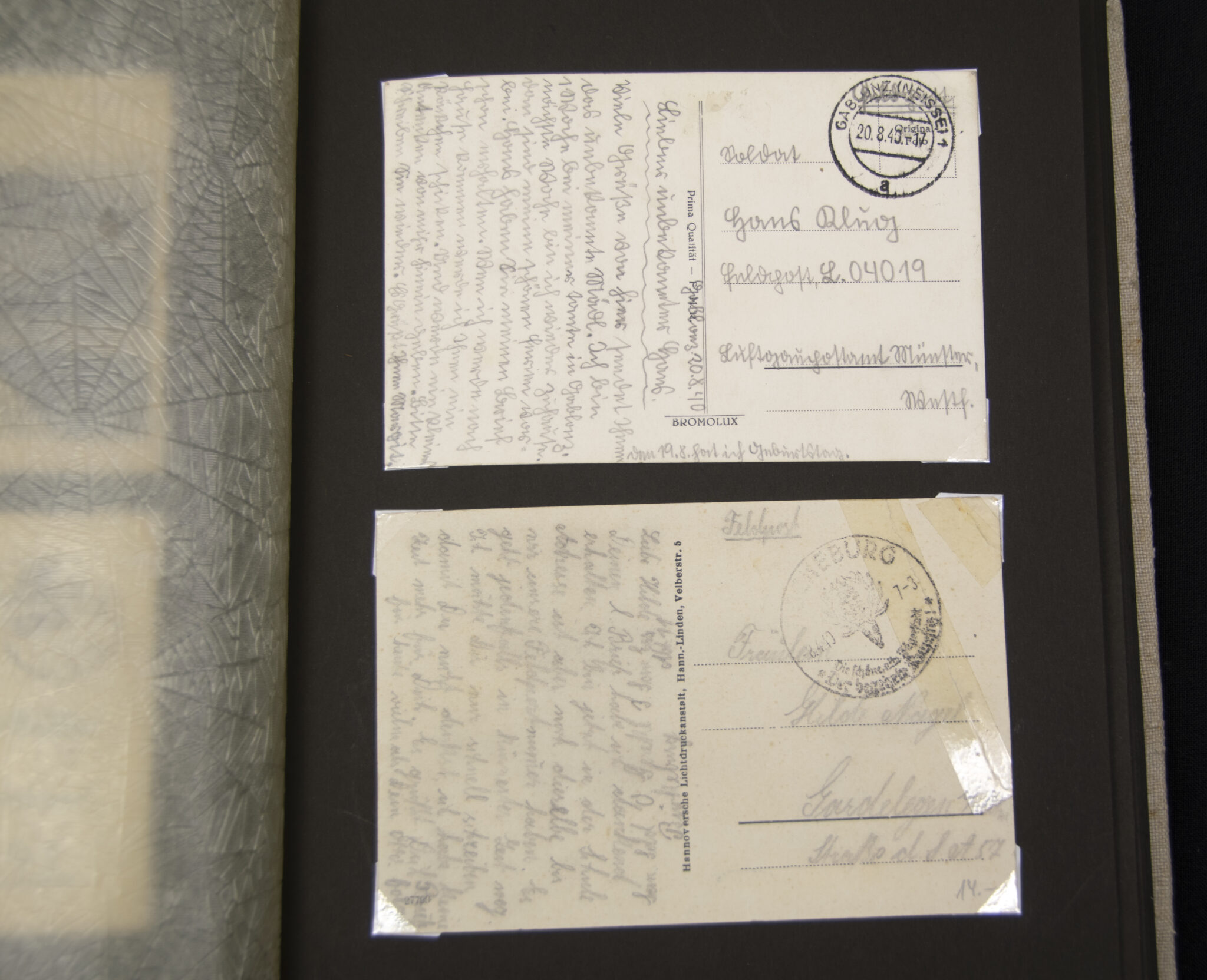 Deutsche Rote Kreuz (DRK) photoalbum with a collection of german postcards + photos + WHW tags, etc - Image 117
