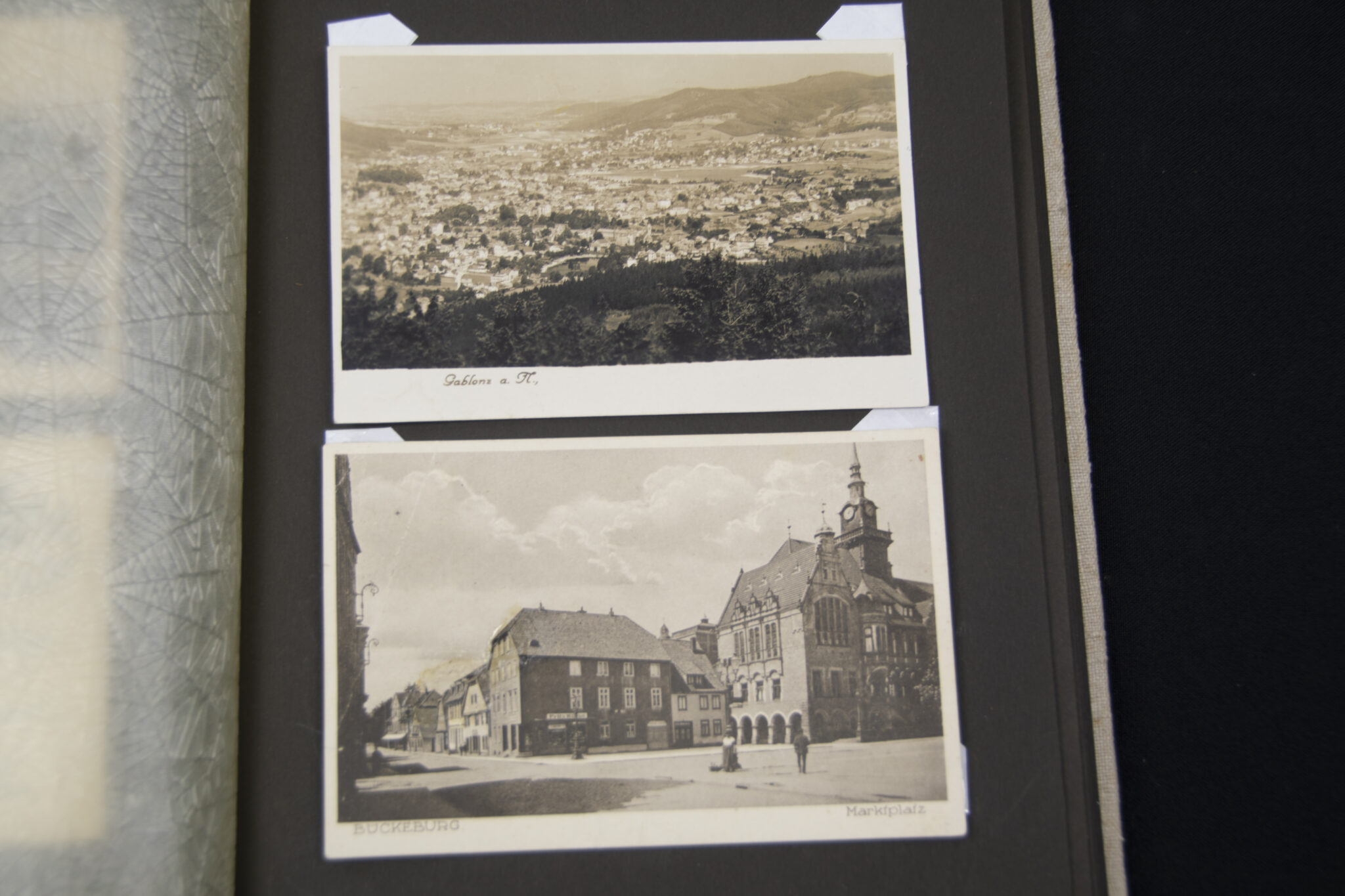 Deutsche Rote Kreuz (DRK) photoalbum with a collection of german postcards + photos + WHW tags, etc - Image 120