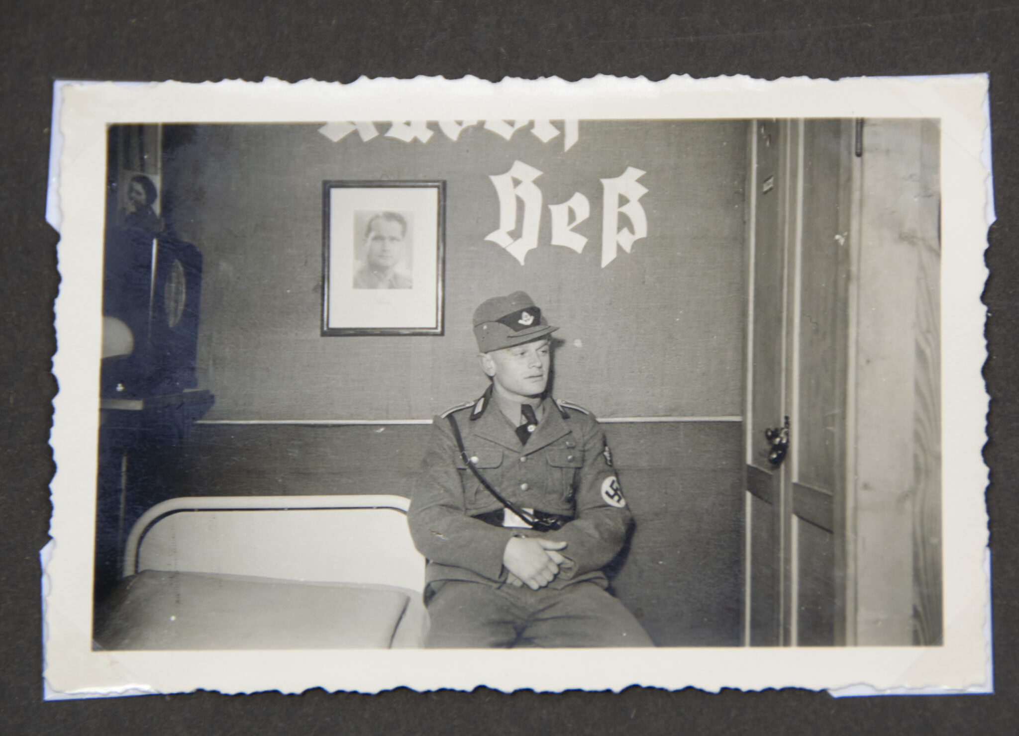 Deutsche Rote Kreuz (DRK) photoalbum with a collection of german postcards + photos + WHW tags, etc - Image 29