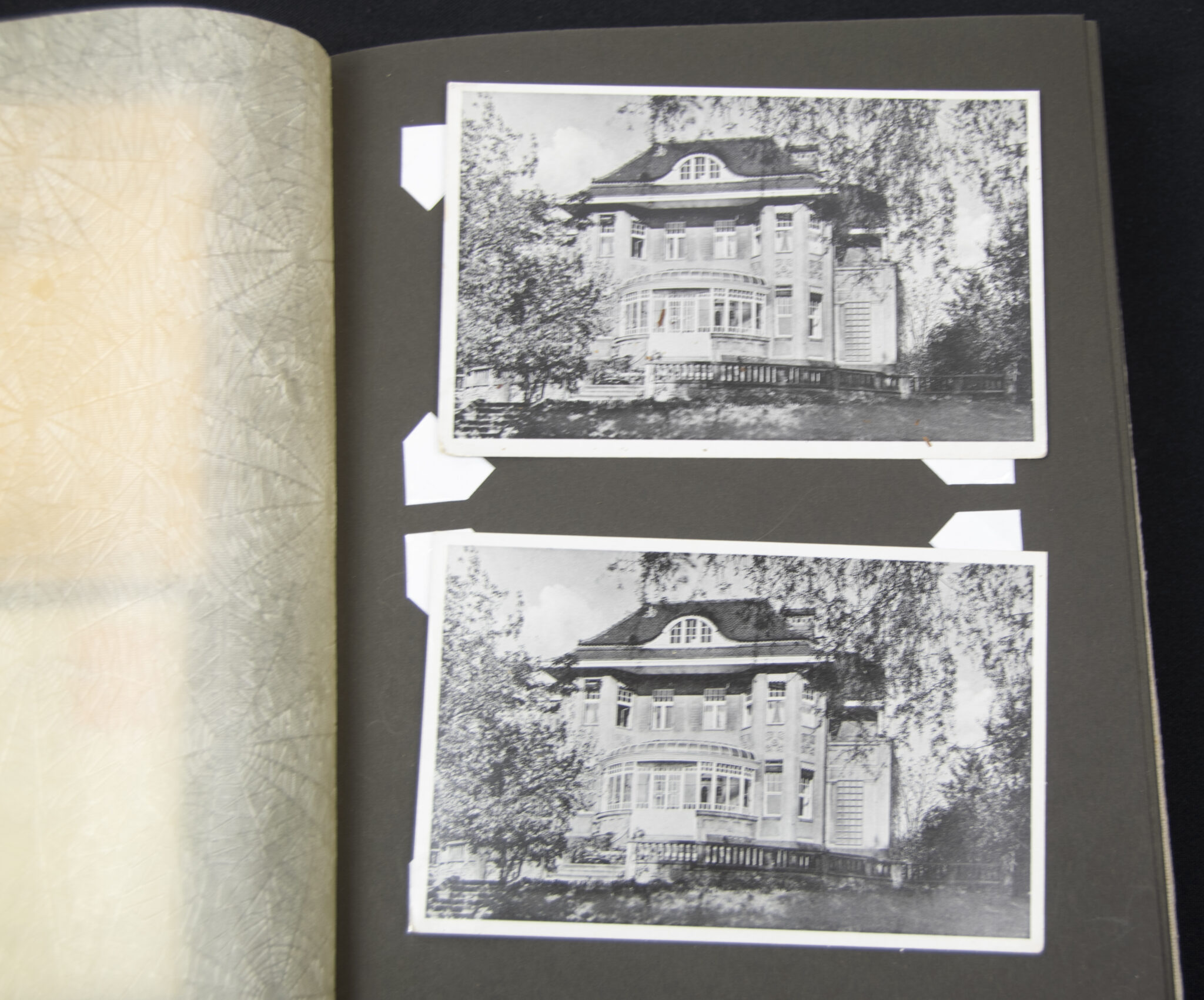 Deutsche Rote Kreuz (DRK) photoalbum with a collection of german postcards + photos + WHW tags, etc - Image 44