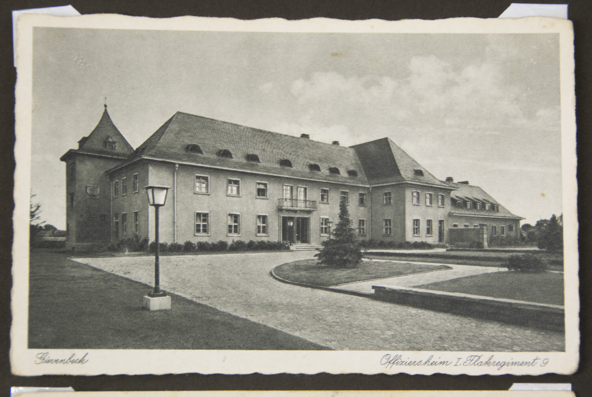 Deutsche Rote Kreuz (DRK) photoalbum with a collection of german postcards + photos + WHW tags, etc - Image 152