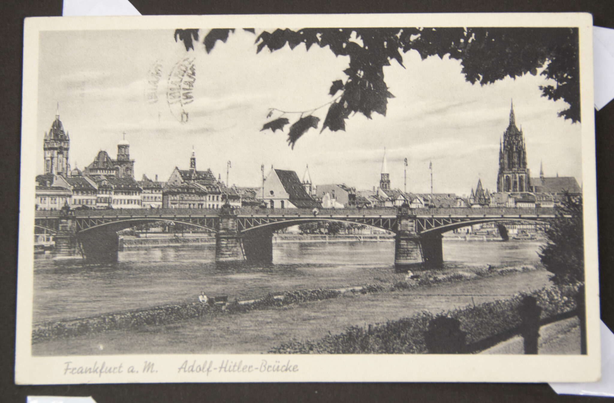 Deutsche Rote Kreuz (DRK) photoalbum with a collection of german postcards + photos + WHW tags, etc - Image 73