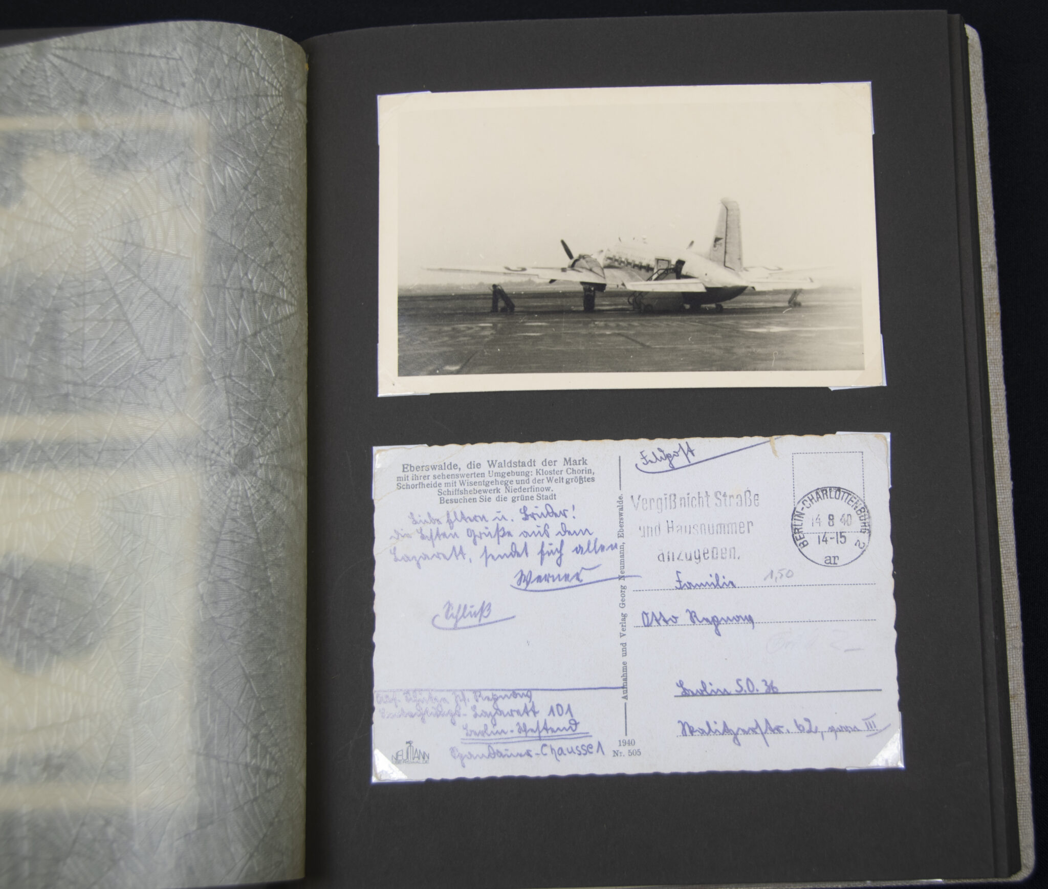 Deutsche Rote Kreuz (DRK) photoalbum with a collection of german postcards + photos + WHW tags, etc - Image 75