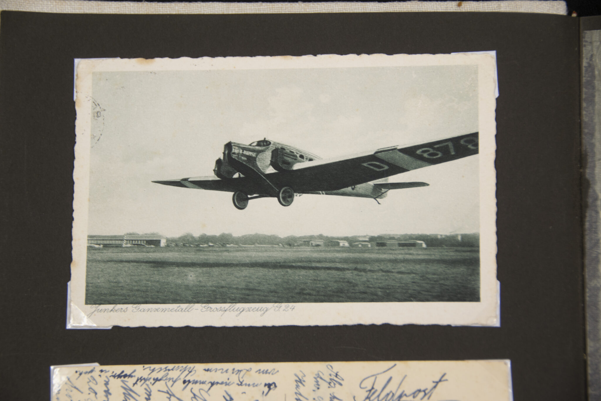 Deutsche Rote Kreuz (DRK) photoalbum with a collection of german postcards + photos + WHW tags, etc - Image 6