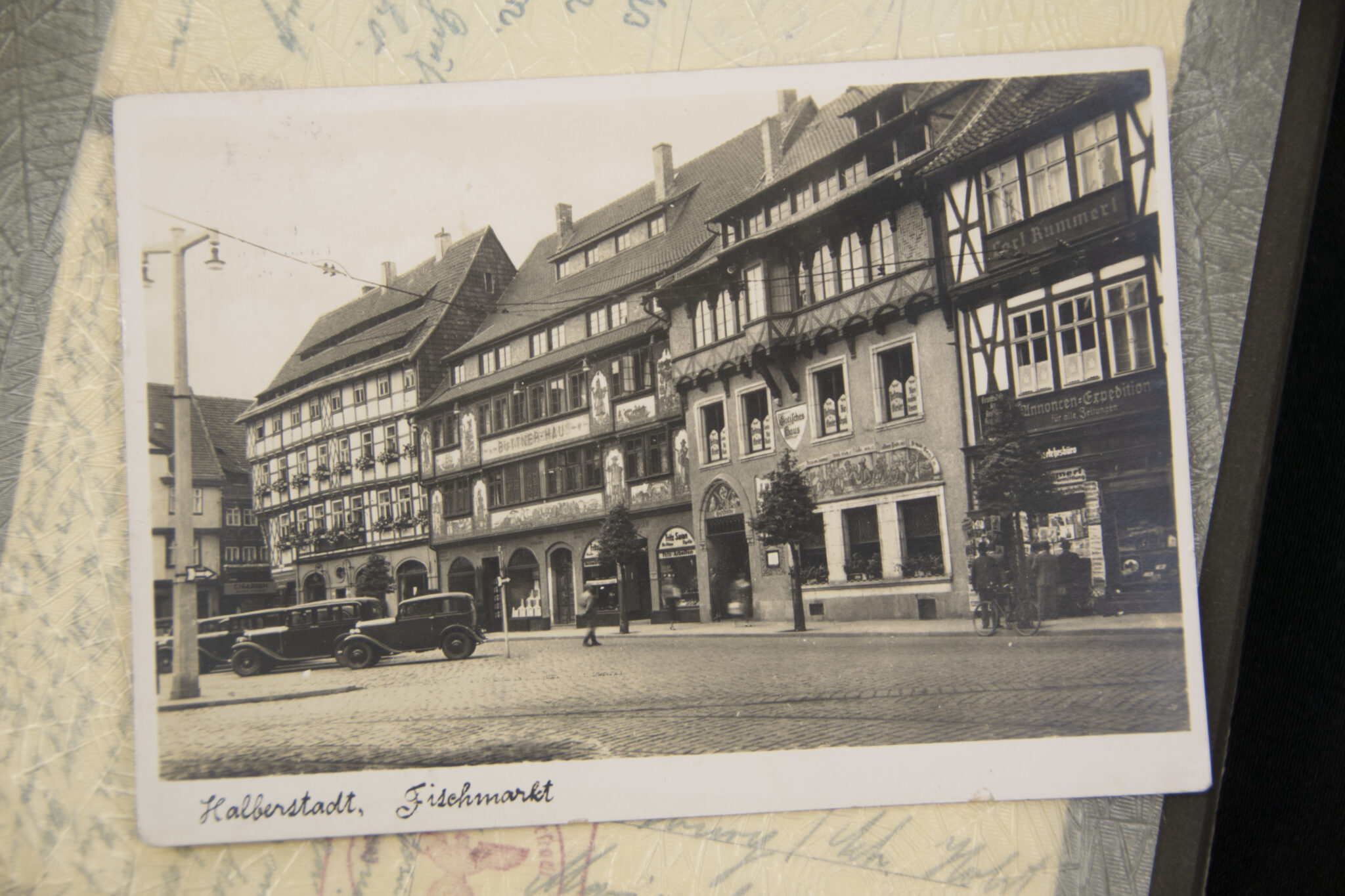 Deutsche Rote Kreuz (DRK) photoalbum with a collection of german postcards + photos + WHW tags, etc - Image 8