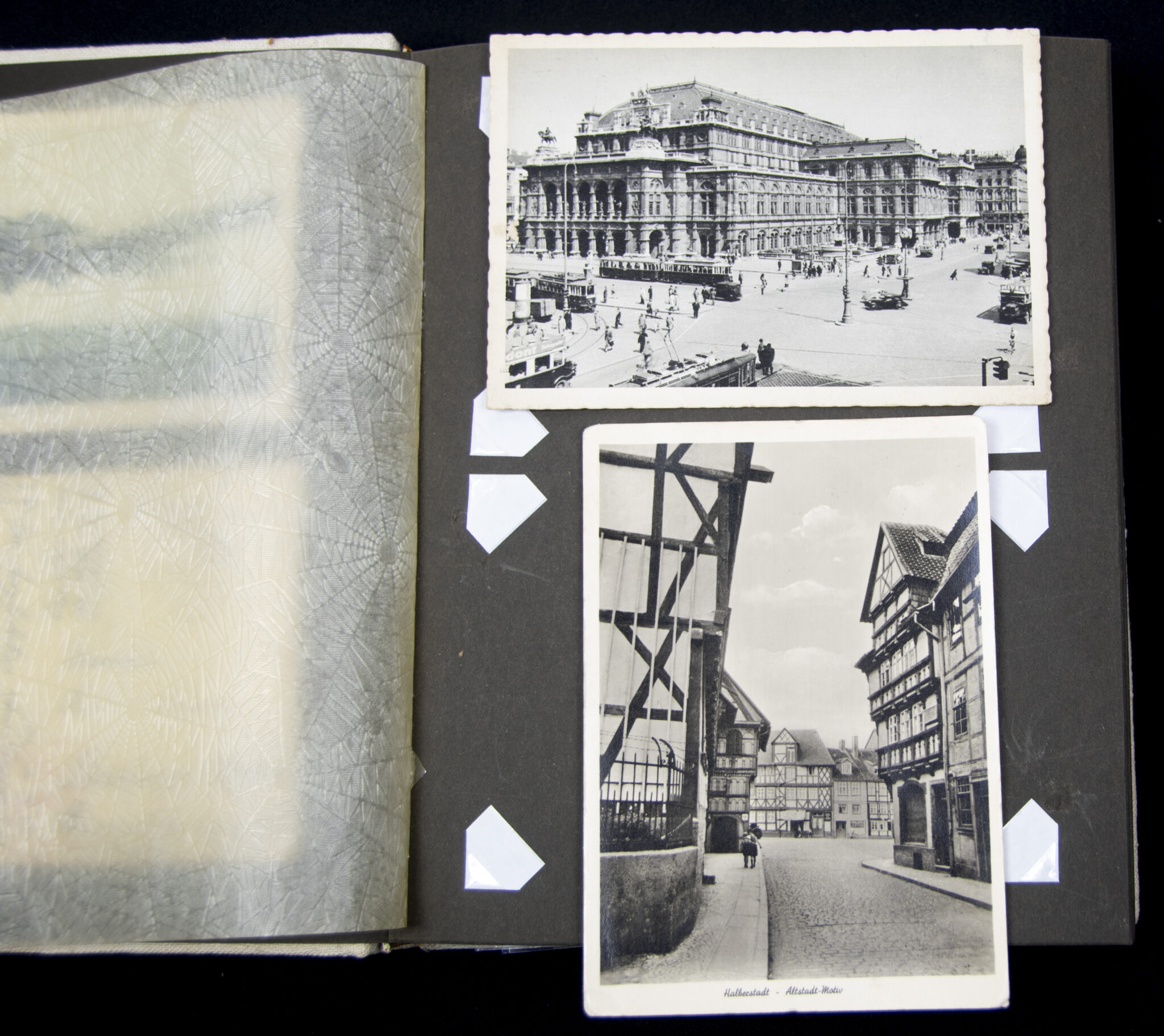 Deutsche Rote Kreuz (DRK) photoalbum with a collection of german postcards + photos + WHW tags, etc - Image 12