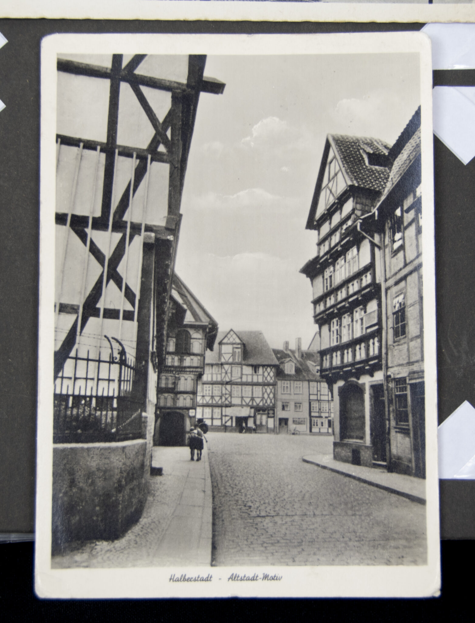 Deutsche Rote Kreuz (DRK) photoalbum with a collection of german postcards + photos + WHW tags, etc - Image 14