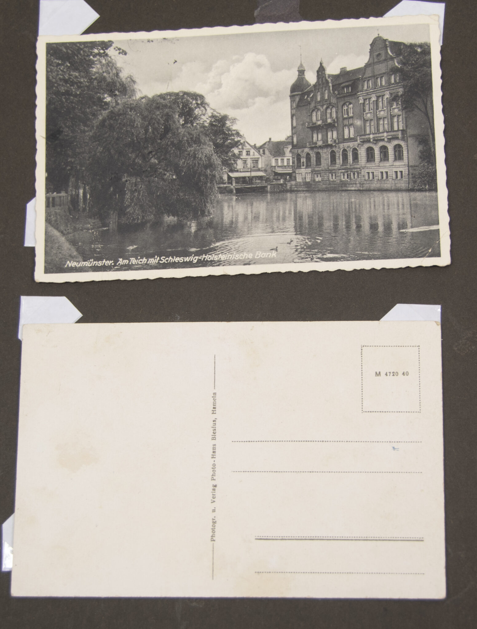 Deutsche Rote Kreuz (DRK) photoalbum with a collection of german postcards + photos + WHW tags, etc - Image 18