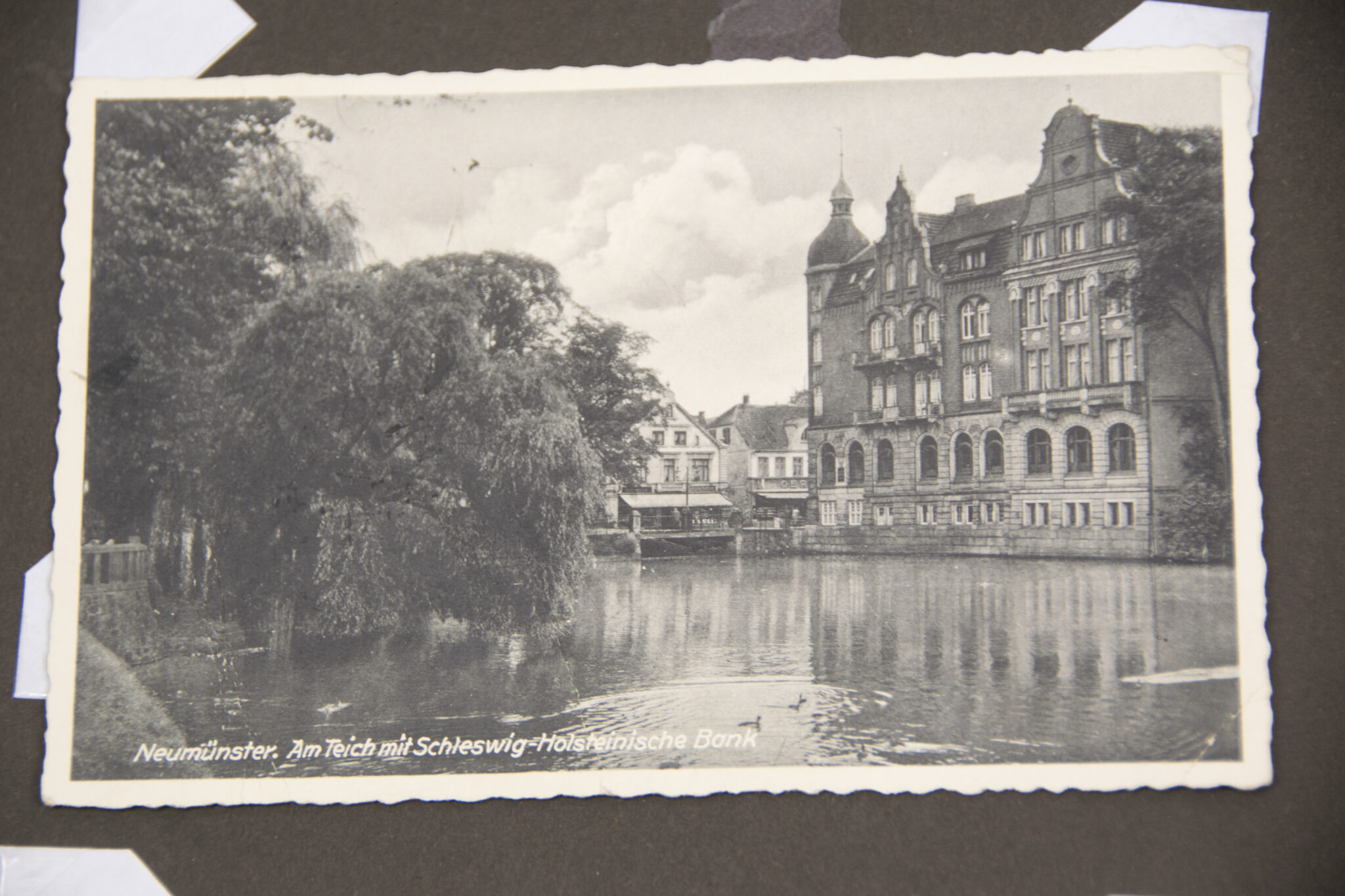 Deutsche Rote Kreuz (DRK) photoalbum with a collection of german postcards + photos + WHW tags, etc - Image 19