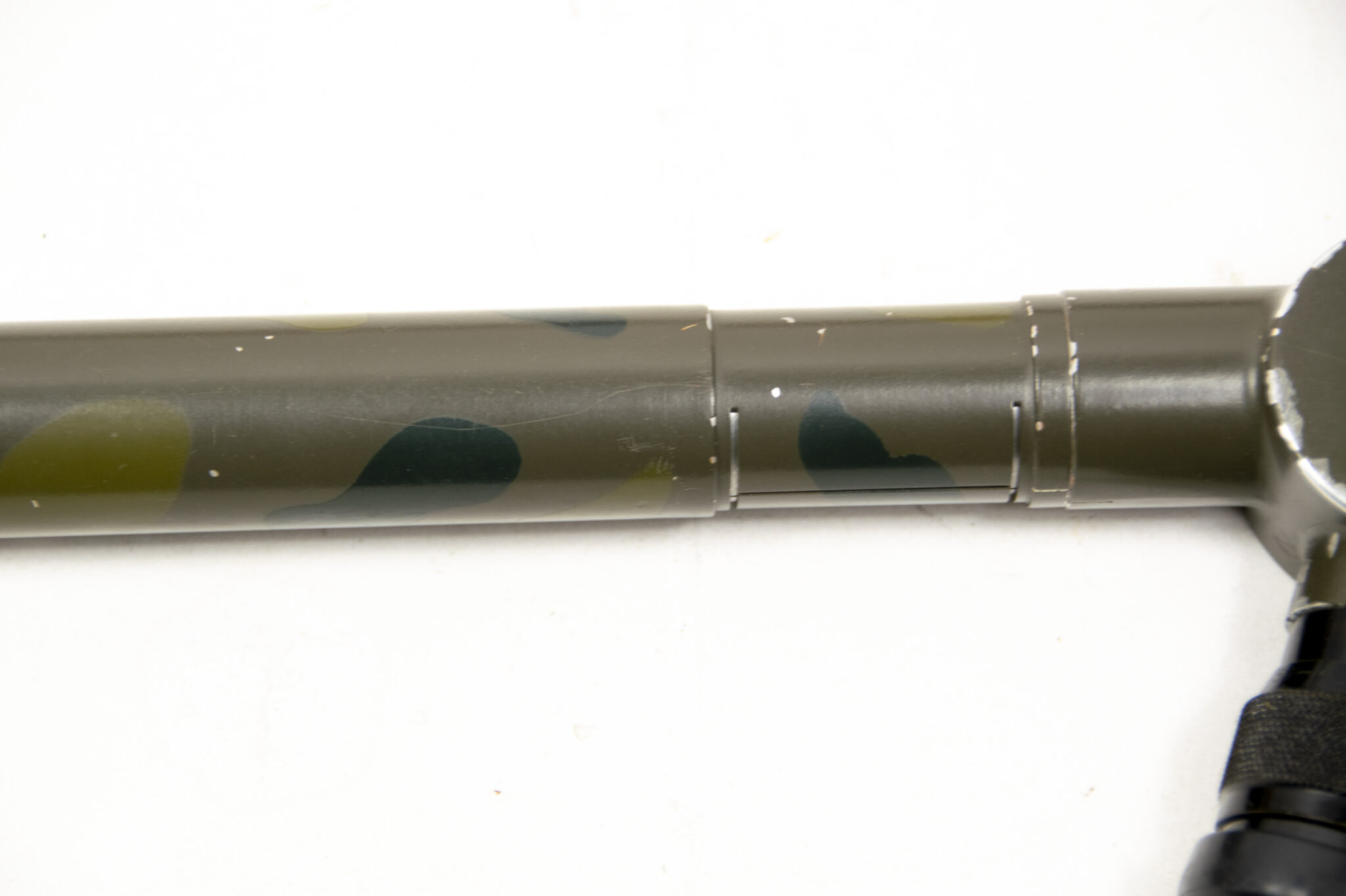 French camouflaged trench periscope complete with leather case - Image 14