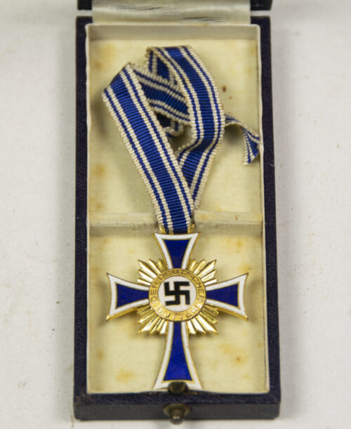 Mutterkreuz gold + etui (Maker Wilh. Deumer Kom.-Ges. Lüdenscheid)