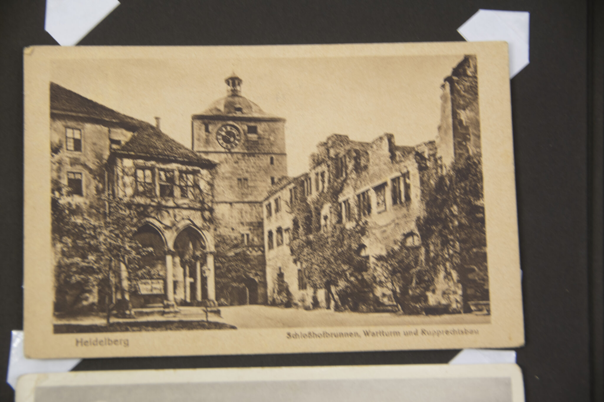 Deutsche Rote Kreuz (DRK) photoalbum with a collection of german postcards + photos + WHW tags, etc - Image 144