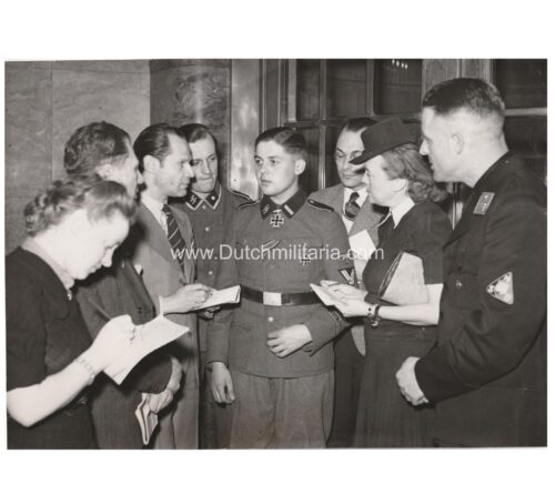 (Pressphoto) Ritterkreuzträger SS-Rottenführer Gerardus Mooyman 14.SS-Freiwilligen-Legion Nederland (23x17cm) – RARE!