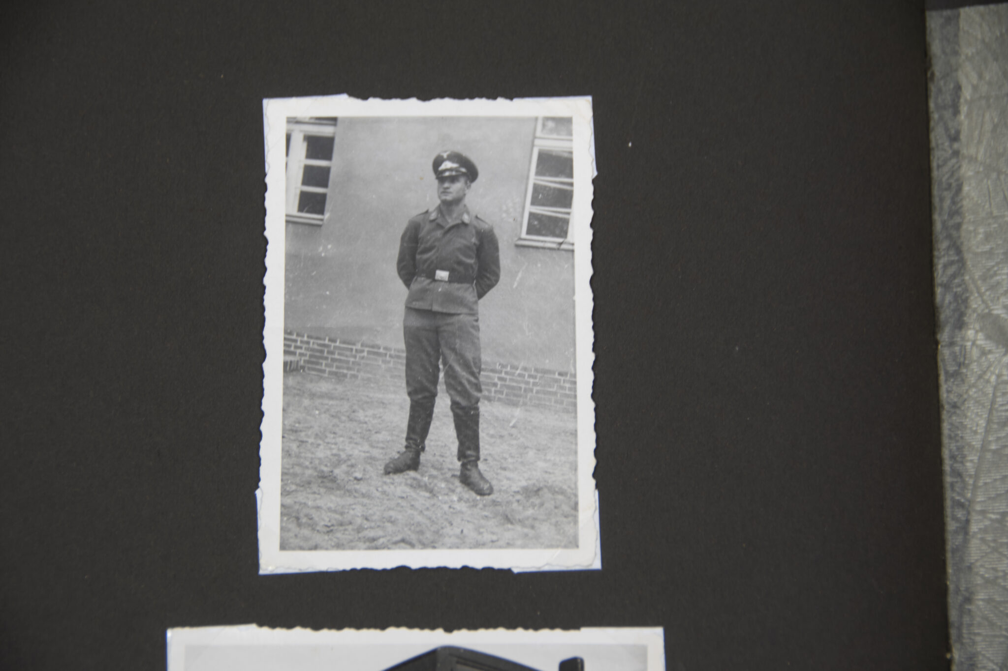 Deutsche Rote Kreuz (DRK) photoalbum with a collection of german postcards + photos + WHW tags, etc - Image 193