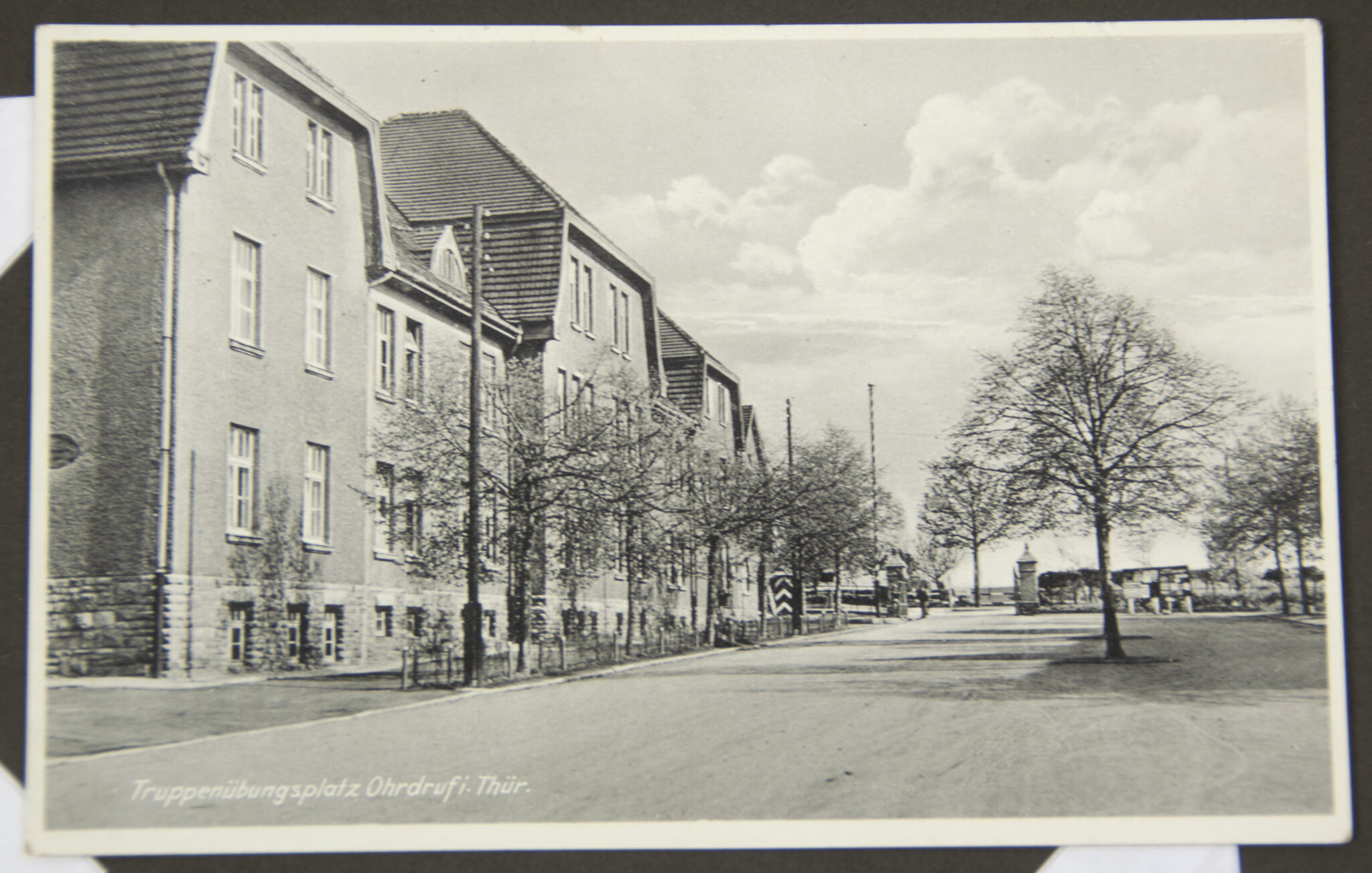 Deutsche Rote Kreuz (DRK) photoalbum with a collection of german postcards + photos + WHW tags, etc - Image 159