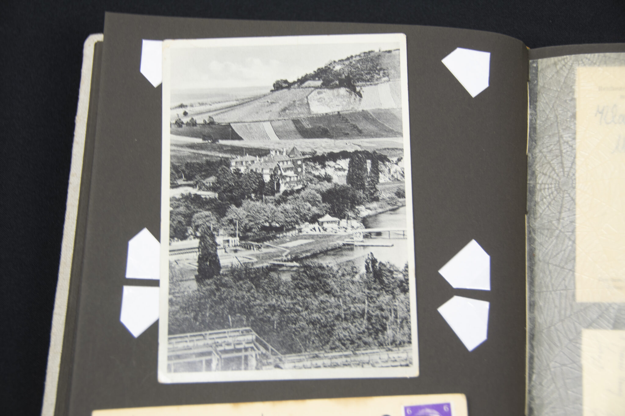 Deutsche Rote Kreuz (DRK) photoalbum with a collection of german postcards + photos + WHW tags, etc - Image 55