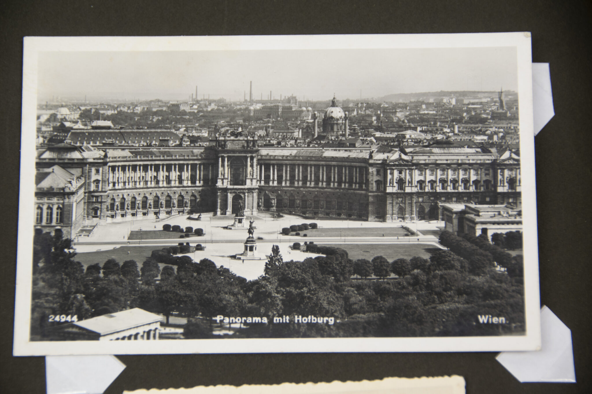 Deutsche Rote Kreuz (DRK) photoalbum with a collection of german postcards + photos + WHW tags, etc - Image 139